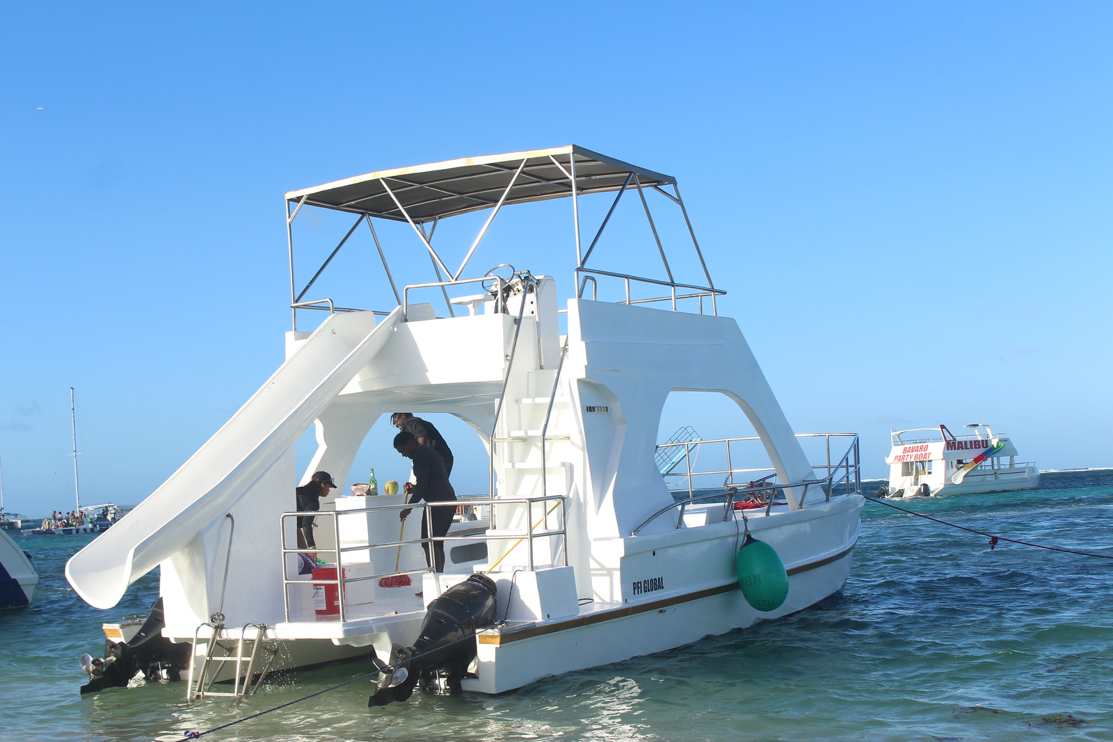 Minicatamaranhoneymoonerspuntacana